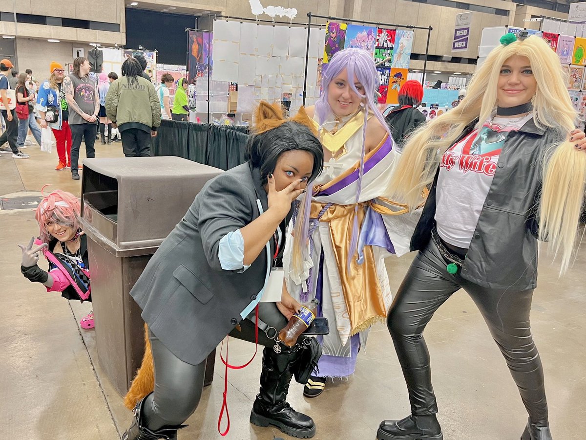 So soooo many friends this weekend both new and old!!! I cherish you guys yall rly make the entire con Love u 😭🥹🥹