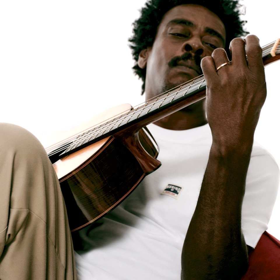 Hering + Seu Jorge = muita música e looks cheios de bossa 🪈🎶✨