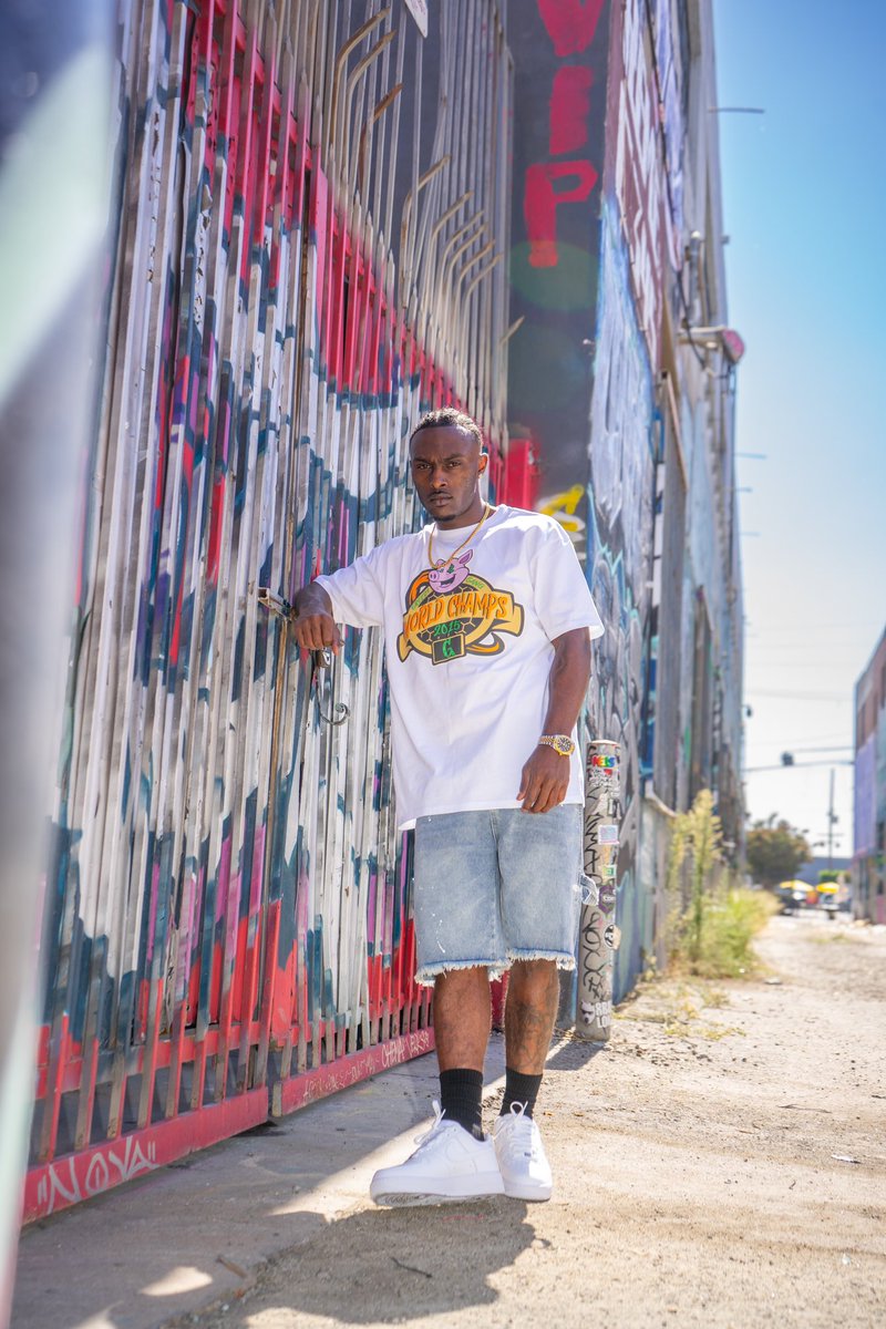 XavierRobinson_'s tweet photo. Clothing Brands Hit me for all your Photography needs! 📸 https://t.co/X3ypbBT00y