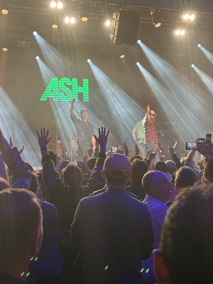 BPete1970's tweet image. Great gig by one of my favourite bands of last 30 years tonight @ashofficial &amp;amp; great chatting to the wonderful @onionrick  afterwards too

They absolutely smashed it tonight 👍😉👊👏