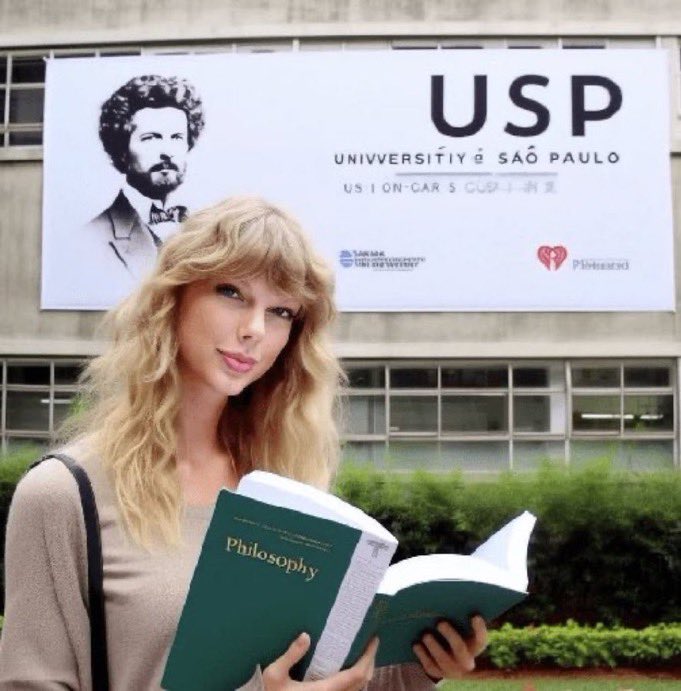 wrongfallz's tweet image. quando você faz um inferno por 3 semestres na vida do professor pra entrar no projeto dele e descobre que o seu ritual iniciativo do grupo é a leitura de *texto iniciais* de 100 e poucas páginas e 226 nas férias