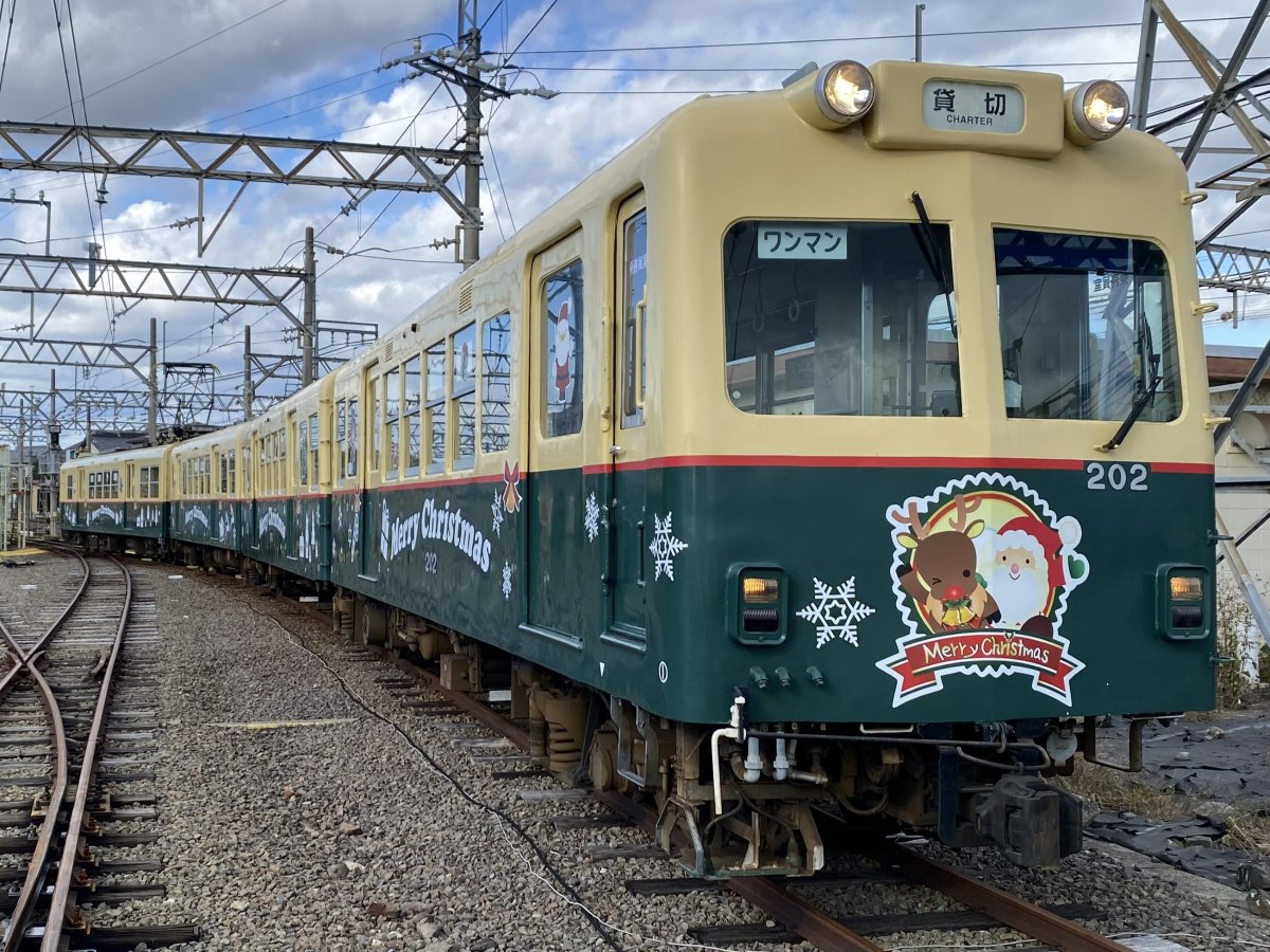 Nナロー三岐北勢線K77編成 ヘッド＆テール点灯、室内灯付き 北勢線では、本日よりK77編成に飾り付けをしたクリスマストレインが