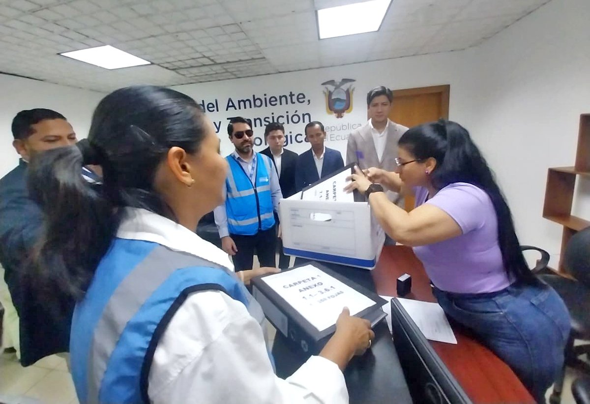 ¡Cumplimos! 

Acompañados de un notario, entregamos en el edificio del Gobierno Zonal las respuestas a las observaciones emitidas por el Ministerio de Ambiente y Energía (<a href="/EcuadorMAE/">Ministerio de Ambiente y Energía</a>) tras la auditoría a nuestra gestión como Autoridad Ambiental de Aplicación Responsable de la
