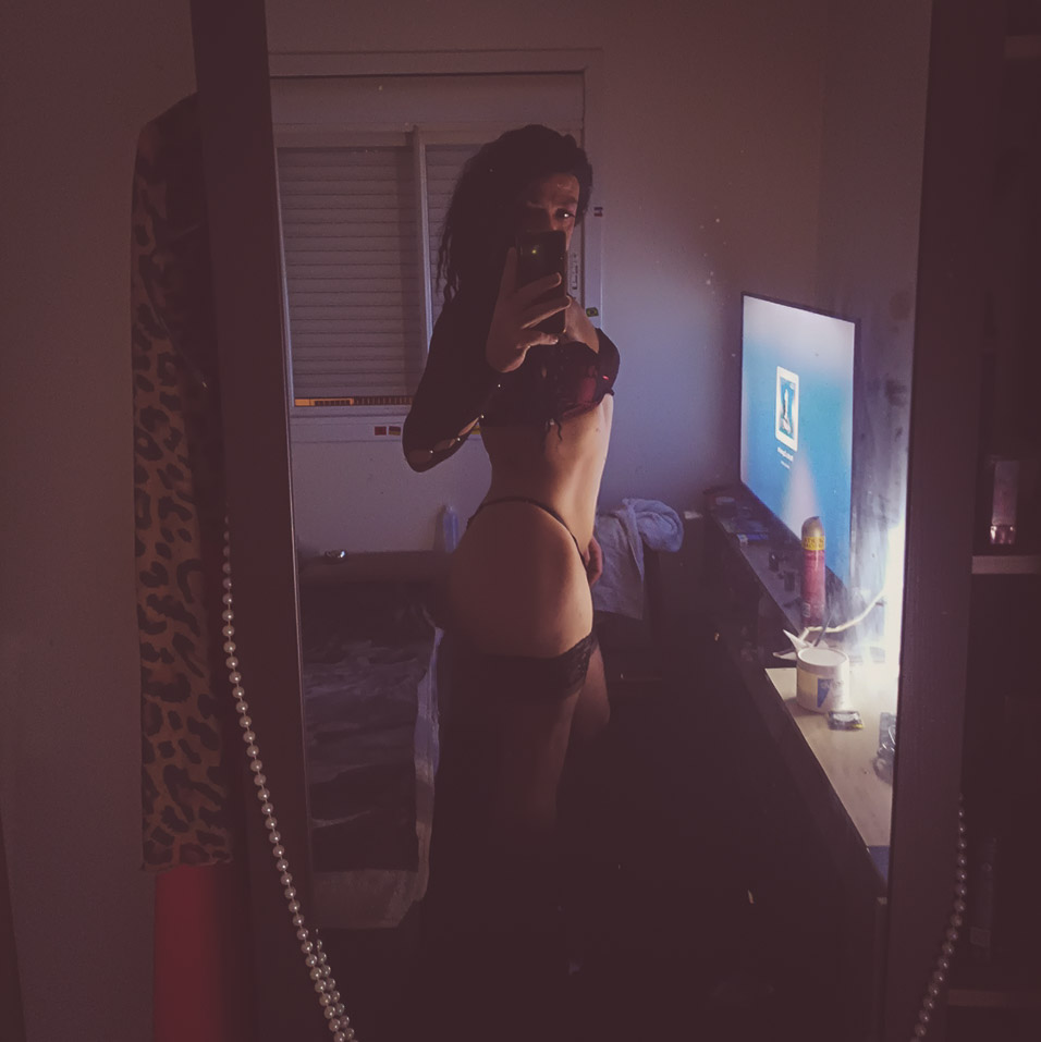cdzinhamonalisa's tweet photo. 🚨 COMEMORAÇÃO DE 2 ANOS! 🎉🔥
Meu Privacy tá em festa… e quem ganha é você, macho gostoso 👀
Promoção de 25% OFF nas assinaturas até o fim do mês.
Mais de 300 vídeos — tesão, entrega, visitas, porradas de prazer… tudo do jeitinho que vocês amam 😈💦
Vem me ver de verdade… vem aproveitar antes que acabe.

🔗 https://t.co/ixoS3r6wIW

#Promoção🔥 #PrivacyBrasil #ConteúdoAdulto