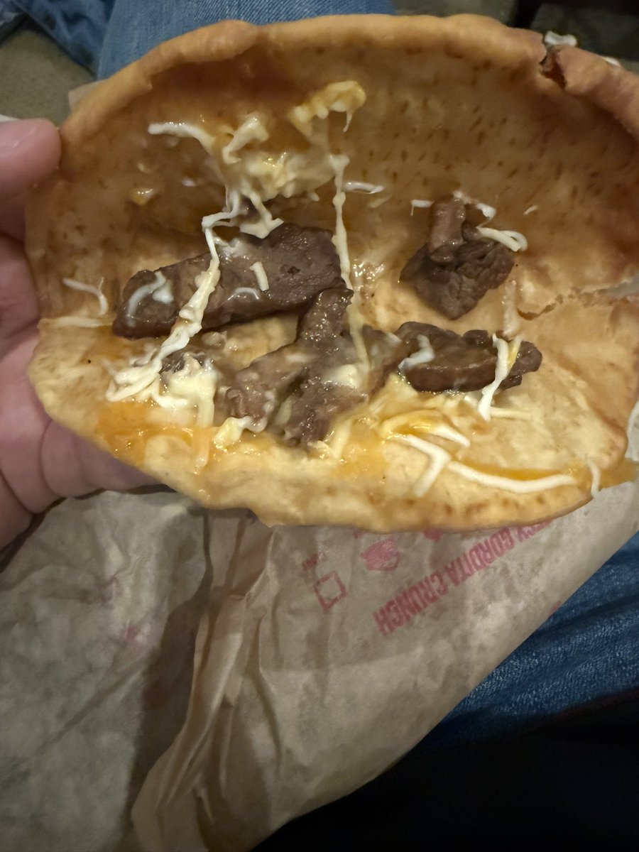 XNotMalcolm's tweet image. Hey @tacobell I know that when I just get steak and cheese it’s not going to be flowing out of the shell…but this is ridiculous. Almost $8.