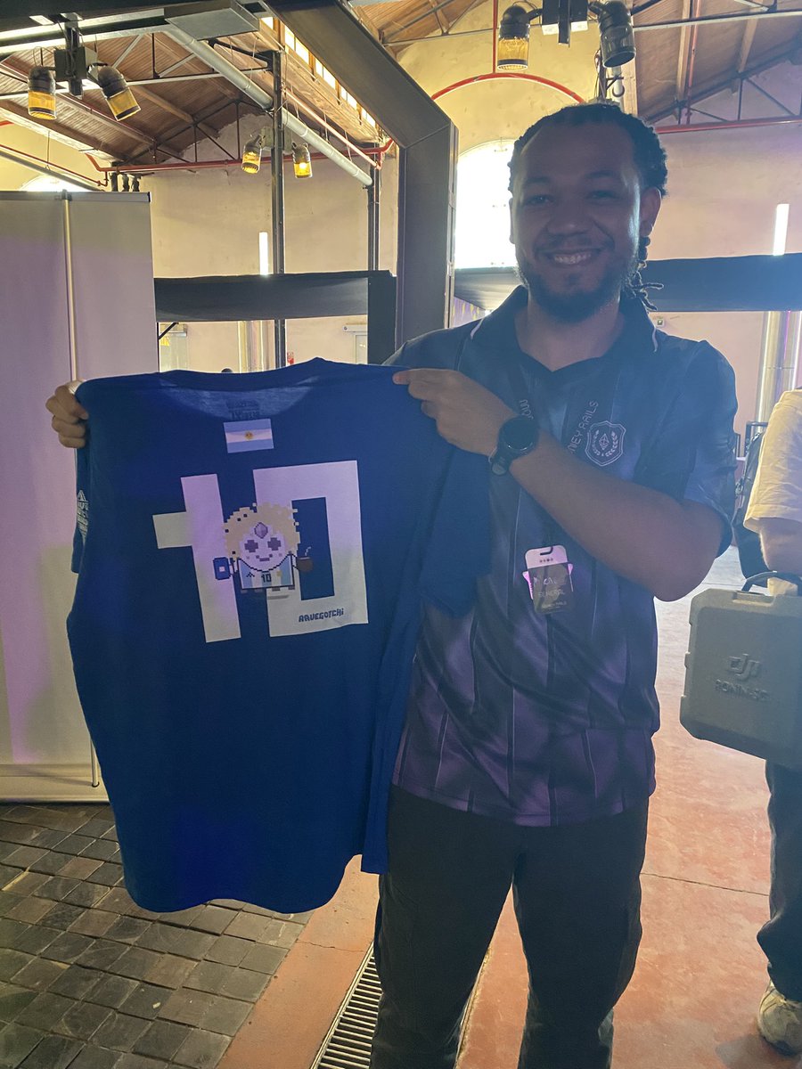 xavieriturralde's tweet image. Non-stop crypto gaming day 3 @EFDevcon!!! @AAVEGOTCHi play to earn @gotchiguardians ftw! 🔥🎮👻🔥