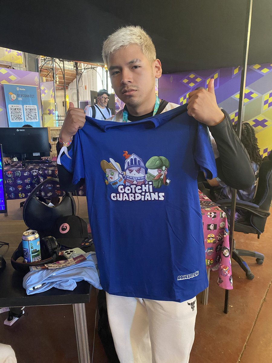 xavieriturralde's tweet image. Non-stop crypto gaming day 3 @EFDevcon!!! @AAVEGOTCHi play to earn @gotchiguardians ftw! 🔥🎮👻🔥