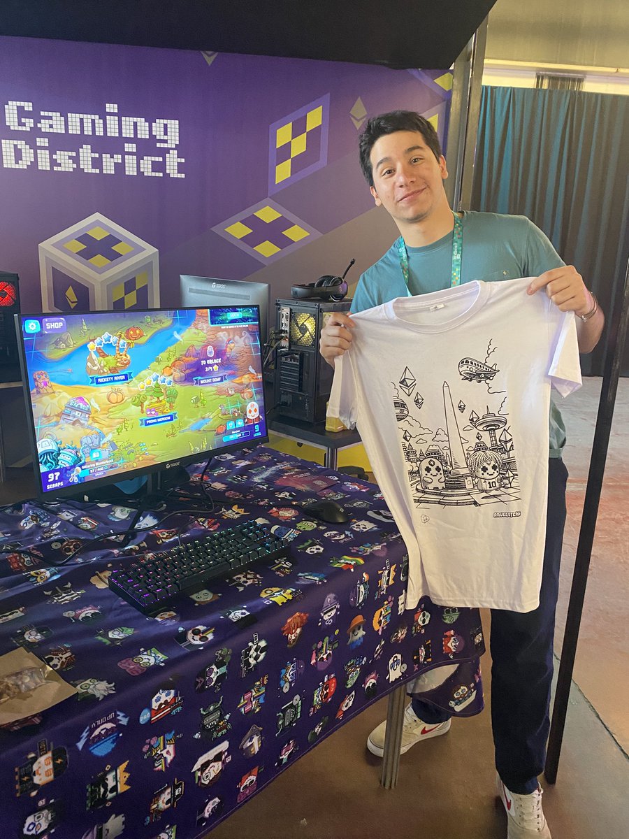 xavieriturralde's tweet image. Non-stop crypto gaming day 3 @EFDevcon!!! @AAVEGOTCHi play to earn @gotchiguardians ftw! 🔥🎮👻🔥