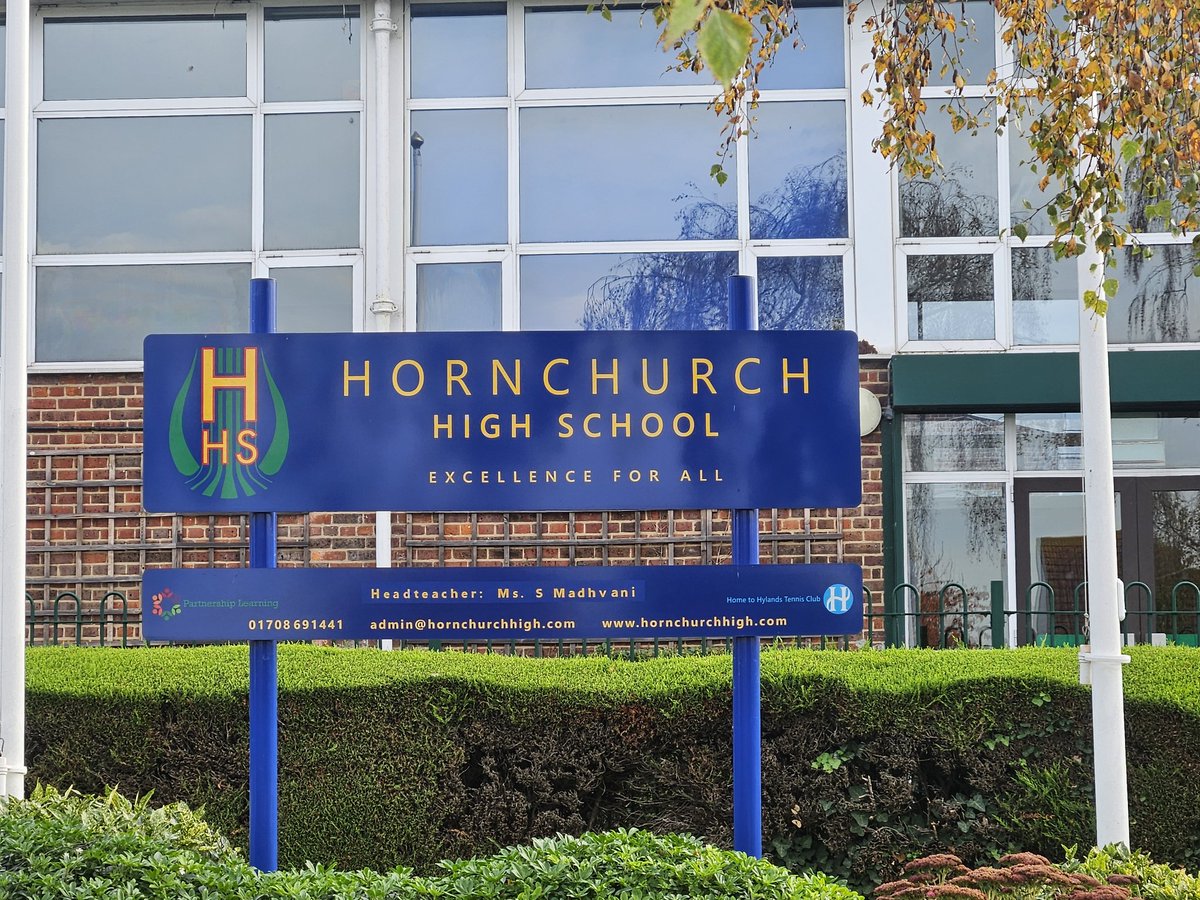 FirstGiveAFo's tweet image. A very enthusiastic and curious group of Young people @HornChurchHigh. We @FirstGiveUK are looking forward all your thoughts and ideas come together as you start your journey tackling the social issue which matter to Yr9 @JPFoundation