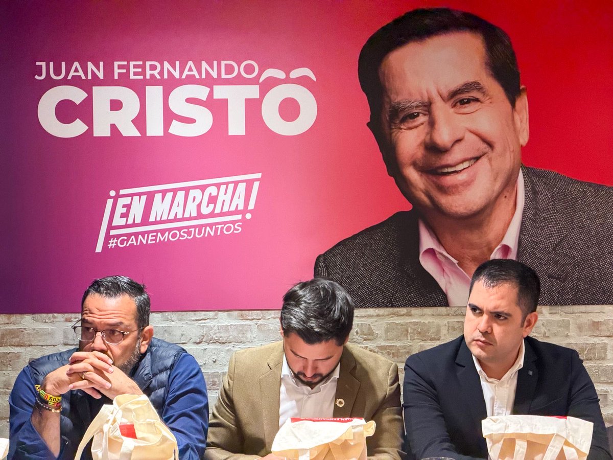 Estamos reunidos con las y los candidatos de <a href="/SomosEnMarcha/">En Marcha Colombia</a> al Congreso. Hoy tenemos una fuerza que defiende valores liberales con liderazgos de todo el país. Nos une un espíritu reformista y la convicción de que Colombia debe avanzar desde las regiones. #ConCristoGanemosJuntos