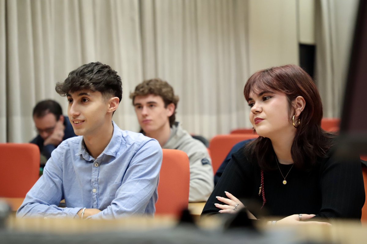 📸Nuestro portavoz <a href="/_JuanEspadas/">Juan Espadas Cejas</a>, y las portavoces adjuntas <a href="/MariaFdezAlv/">María Fernández Álvarez</a> e <a href="/Inma_Roca/">Inma Sánchez Roca 🦕</a>,  intervienen en el coloquio `Política sin filtros: El Senado´, organizado por la asociación Dynamis <a href="/uc3m/">UC3M</a>.

🎓Su objetivo principal es acercar la política, la institución del Senado y los