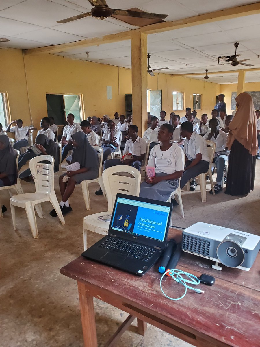 𝗧𝗵𝗲 𝗳𝘂𝘁𝘂𝗿𝗲 𝗶𝘀 𝗱𝗶𝗴𝗶𝘁𝗮𝗹 — 𝗮𝗻𝗱 𝗶𝘁 𝗠𝗨𝗦𝗧 𝗯𝗲 𝘀𝗮𝗳𝗲!🔥

At 𝗟𝗮𝗿𝗼 𝗚𝗿𝗮𝗺𝗺𝗮𝗿 𝗦𝗰𝗵𝗼𝗼𝗹, Osogbo, we spent the day with brilliant young minds who are already louder and prouder than ever about their Digital Rights! 📢💻