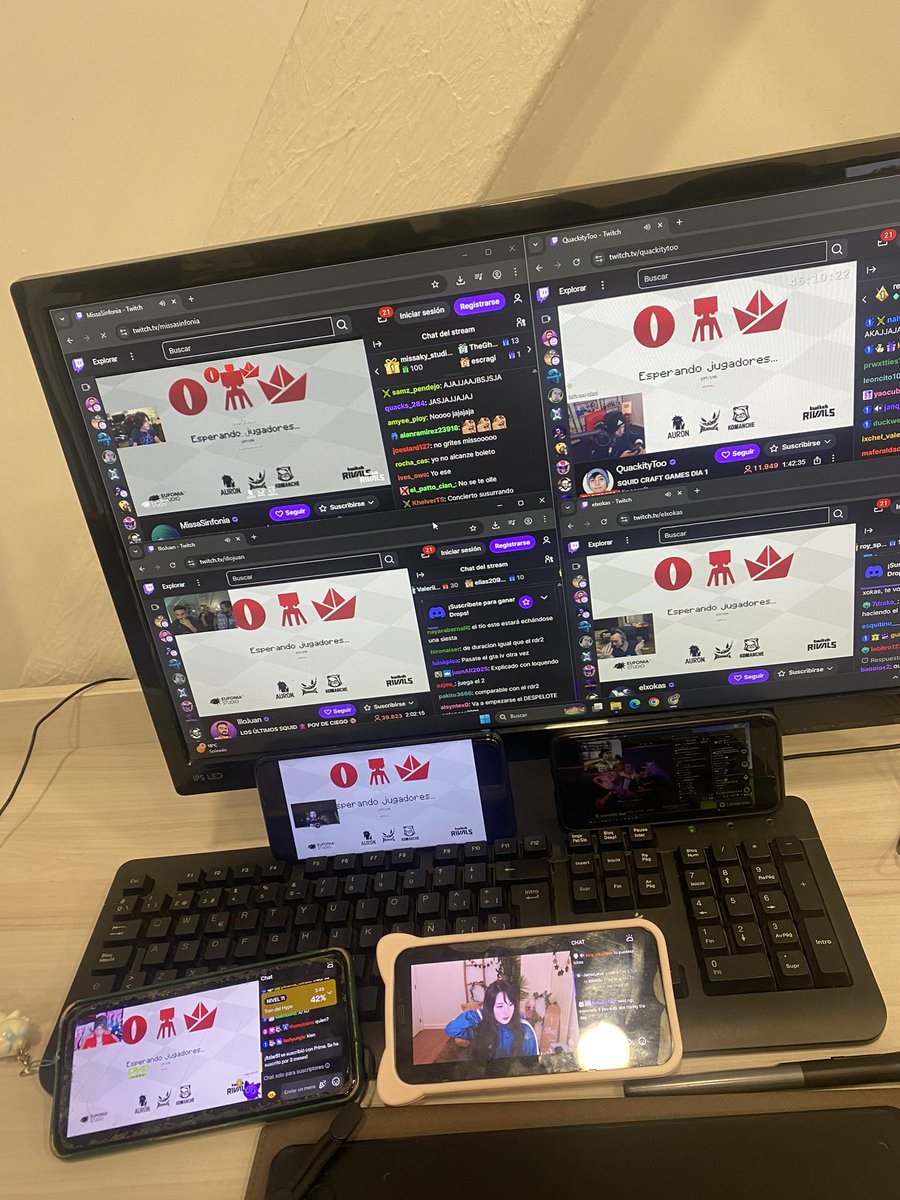 cccjenfnsk's tweet image. universitarios animadores (en clase) viendo lo q realmente importa, squid craft games 4