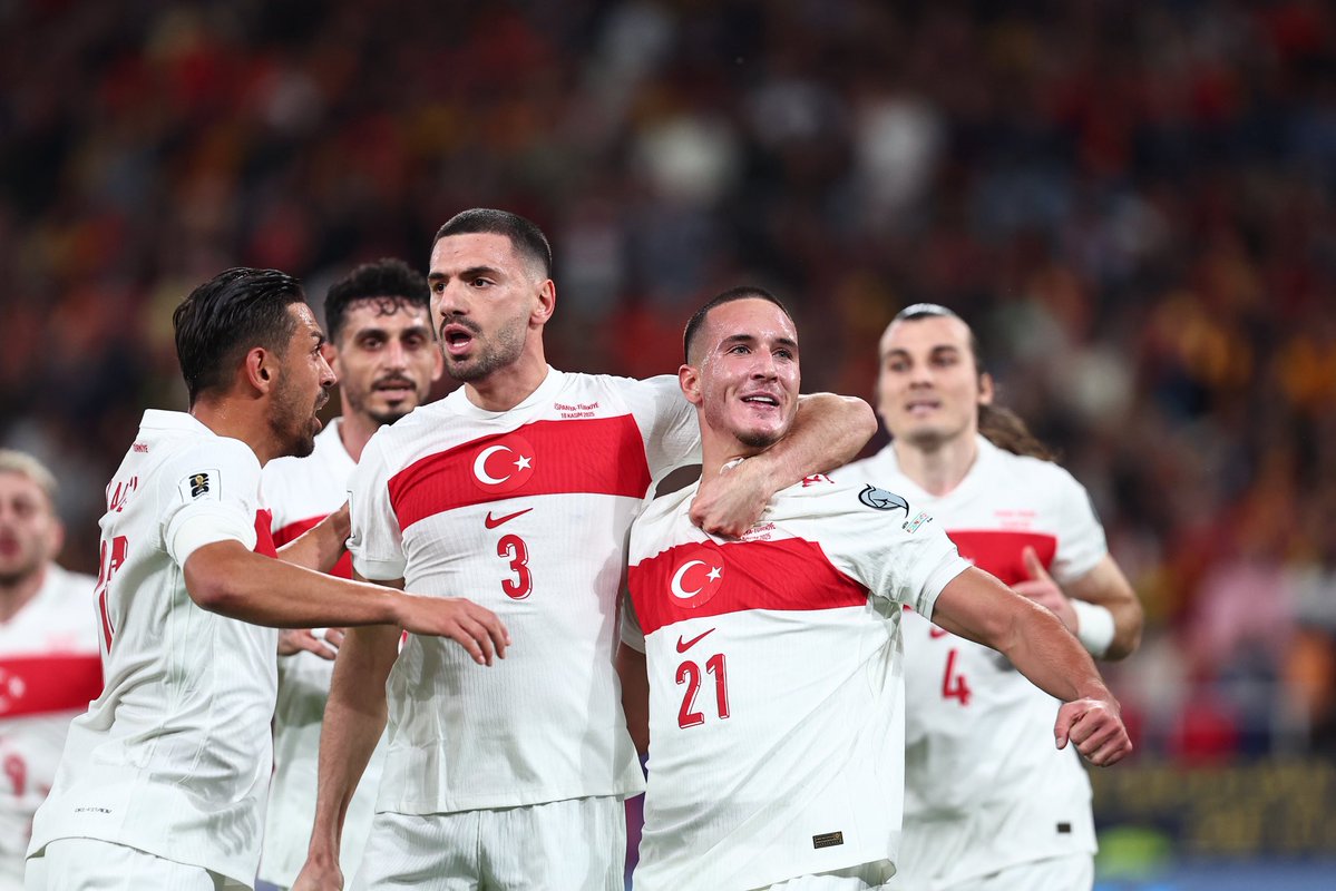 MilliTakimlar's tweet image. Türkiye Futbol Federasyonu çatısı altında faaliyet gösteren erkekler kategorisindeki A Millî, U21, U19 ve U17 Millî Takımlarımız ve kadınlar kategorisindeki U17 Kız Millî Takımımız, Kasım ayında oynadığı resmî maçlarda aldıkları başarılı sonuçlarla büyük beğeni ve takdir topladı.…