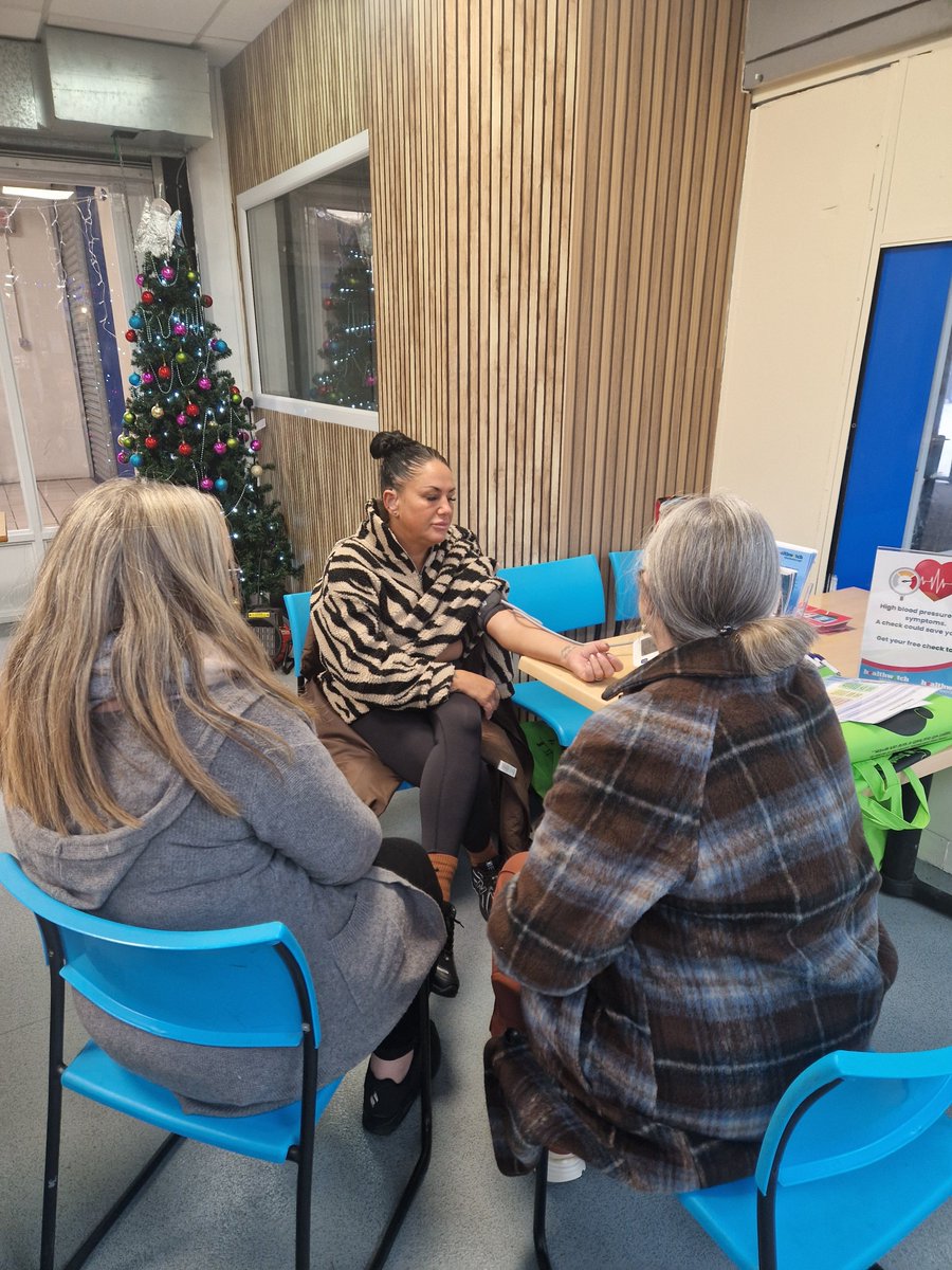 Today we carried out Healthy Heart Checks for members of the Deaf Empowering Network (DEN).

We also talked about how to use the NHS App. Click here for more information 👉healthwatchmiddlesbrough.co.uk/advice-and-inf… 

#YourVoiceMatters #NHSApp #BSL