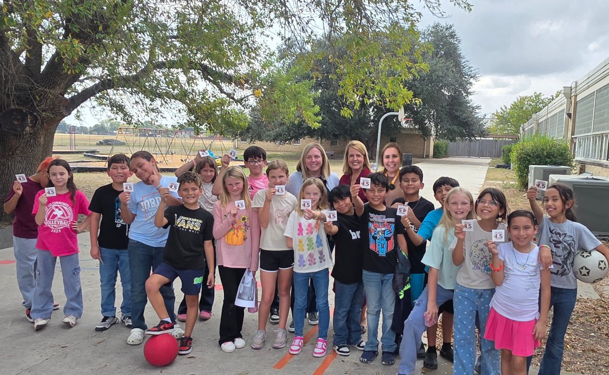 🦁These lions are on fire! Ms. Summers and Ms. Flinn's 4th grade class is on pace for 1.5 year's growth in BOTH reading and math!🏆 #LockedonExceLLence <a href="/SouthpawEdu/">Mark Estrada Jr.</a> <a href="/stepharillo/">Stephaine Camarillo</a> <a href="/belv1020/">Belinda Vargas</a>