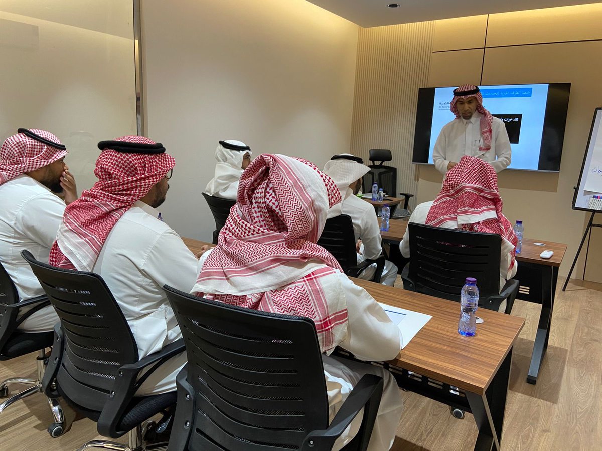 hemmanews1's tweet image. جمعية الطرف الخيرية تنظم لقاء إثرائي 
&quot;دور الباحث الاجتماعي في تطوير خدمات المستفيدين &quot;.

صحيفة #همة #نيوز : عبدالله سعد بورسيس ..

عقدت جمعية الطرف الخيرية مساء اليوم الأربعاء ١٩ نوفمبر ٢٠٢٥م  لقاءً إثرائيًا لتطوير مهارات الباحثين الاجتماعيين بالقسمين الرجالي والنسائي بعنوان :…