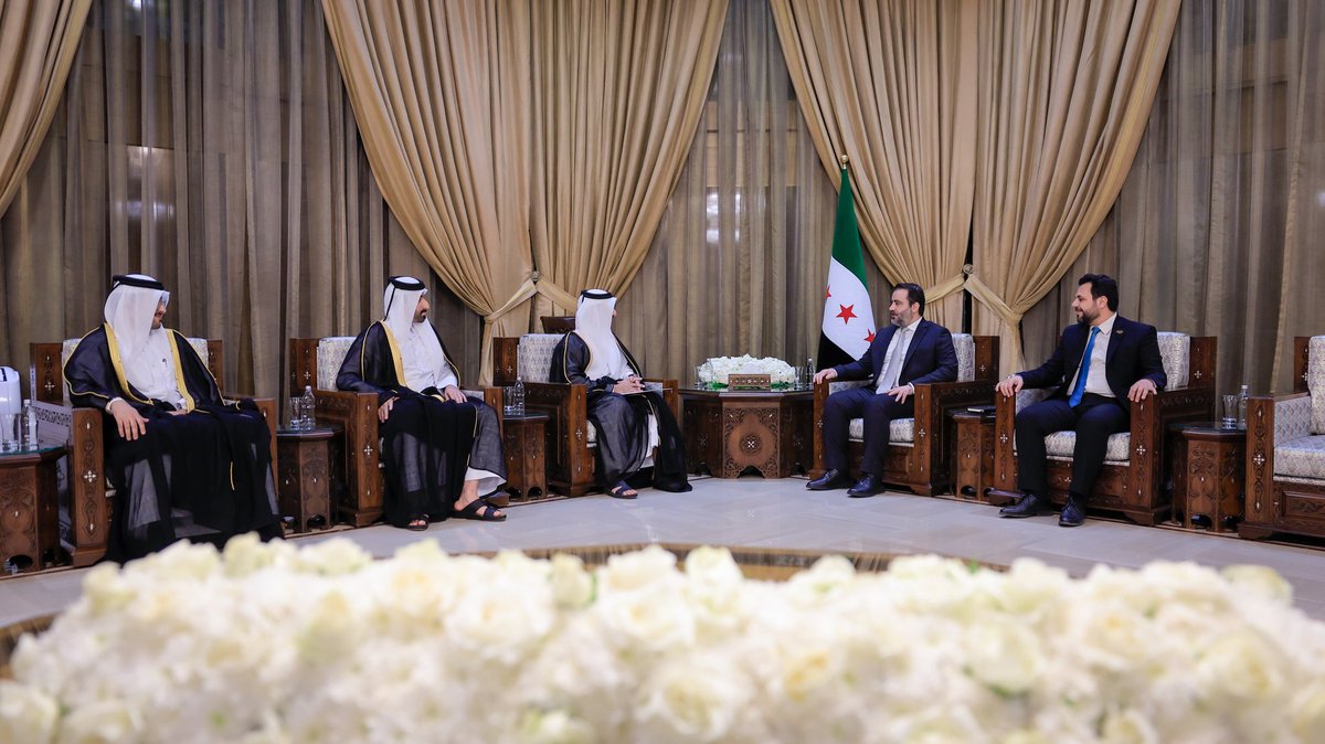 استقبل وزير الخارجية والمغتربين السيد أسعد حسن الشيباني السفير القطري في دمشق السيد خليفة عبد الله آل محمود، حيث تسلّم منه نسخة من أوراق اعتماده سفيرًا لدولة قطر لدى الجمهورية العربية السورية.