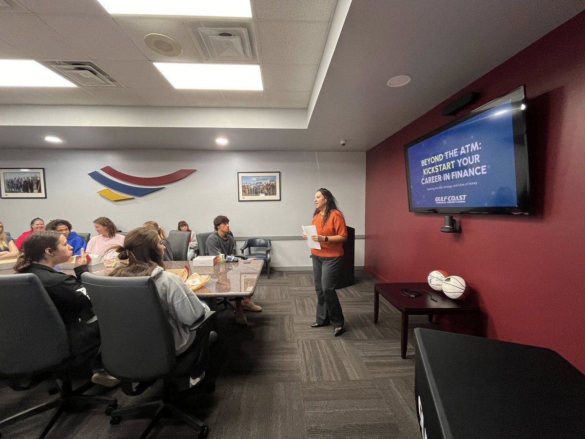 gulfcoastfcu's tweet image. 📷📷 Thank You, Flour Bluff! 📷📷
A huge thank you to the incredible Flour Bluff ISD students and directors for joining us at Gulf Coast Federal Credit Union for our Careers in Banking Symposium! 📷

#GCFCU #CommunityStrong #FlourBluff #CareerDay #FutureLeaders #CreditUnionProud