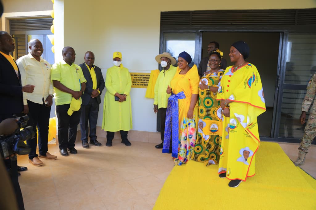 Gen. YK Museveni, the NRM party's Presidential candidate has ordered sugarcane factories to adhere to the set regulations &amp; stop exploitation of farmers. He was responding to concerns raised by 1st Deputy Prime Minister <a href="/RebeccaKadagaUG/">Rebecca Alitwala Kadaga</a>  regarding exploitation of farmers