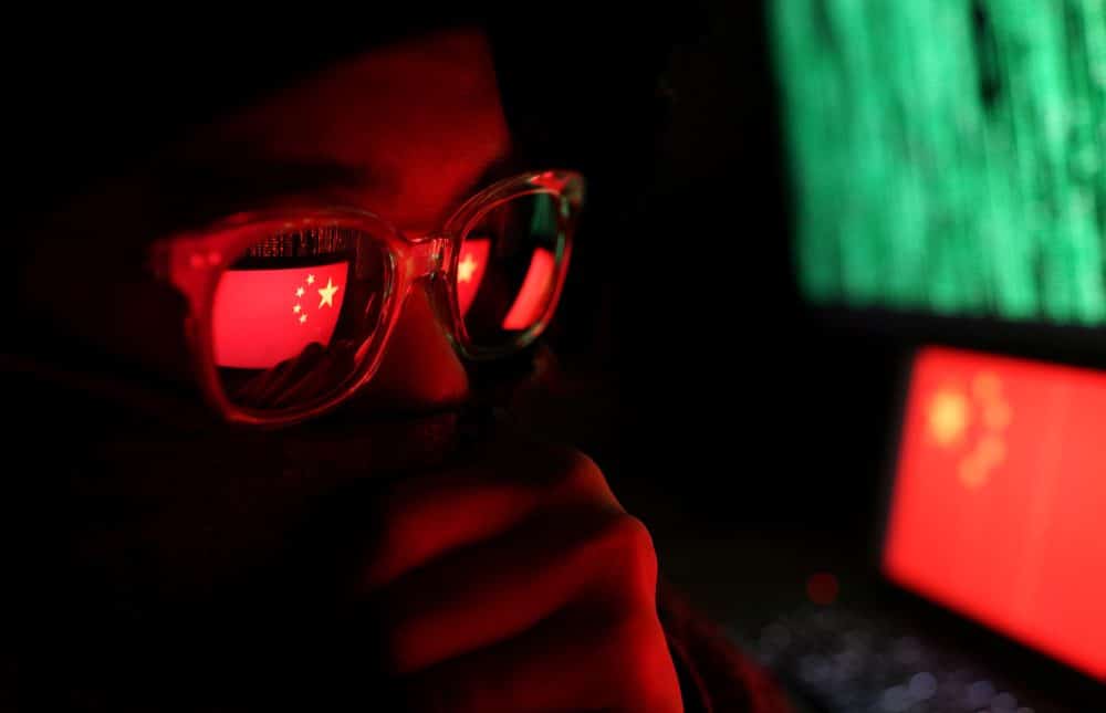 CyberDailyPost's tweet image. Beware of the hidden danger on LinkedIn! MI5 warns of espionage tactics from Chinese operatives posing as headhunters, targeting UK officials. How can we better shield our networks from threats like this? Let&apos;s discuss!
#LinkedIn_Security