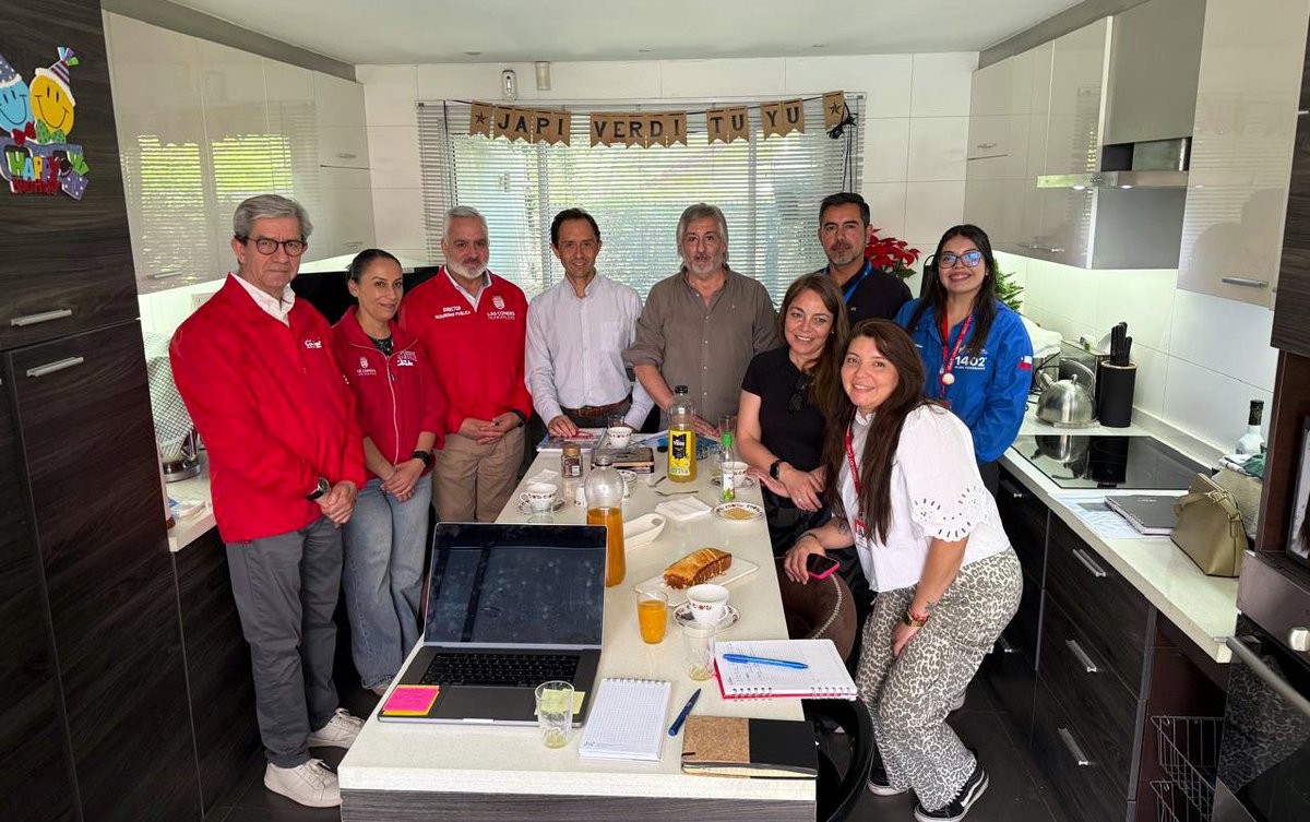 En terreno: Autoridades de nuestra área asistieron a mesa de trabajo con vecinos del CSV Ñanco Caleu🤝 

Esta acción se enmarca en nuestro Plan Cuadrante, fortaleciendo el diálogo y la colaboración para construir un Las Condes más seguro. 🏘️ #SeguridadLasCondes #PlanCuadrante