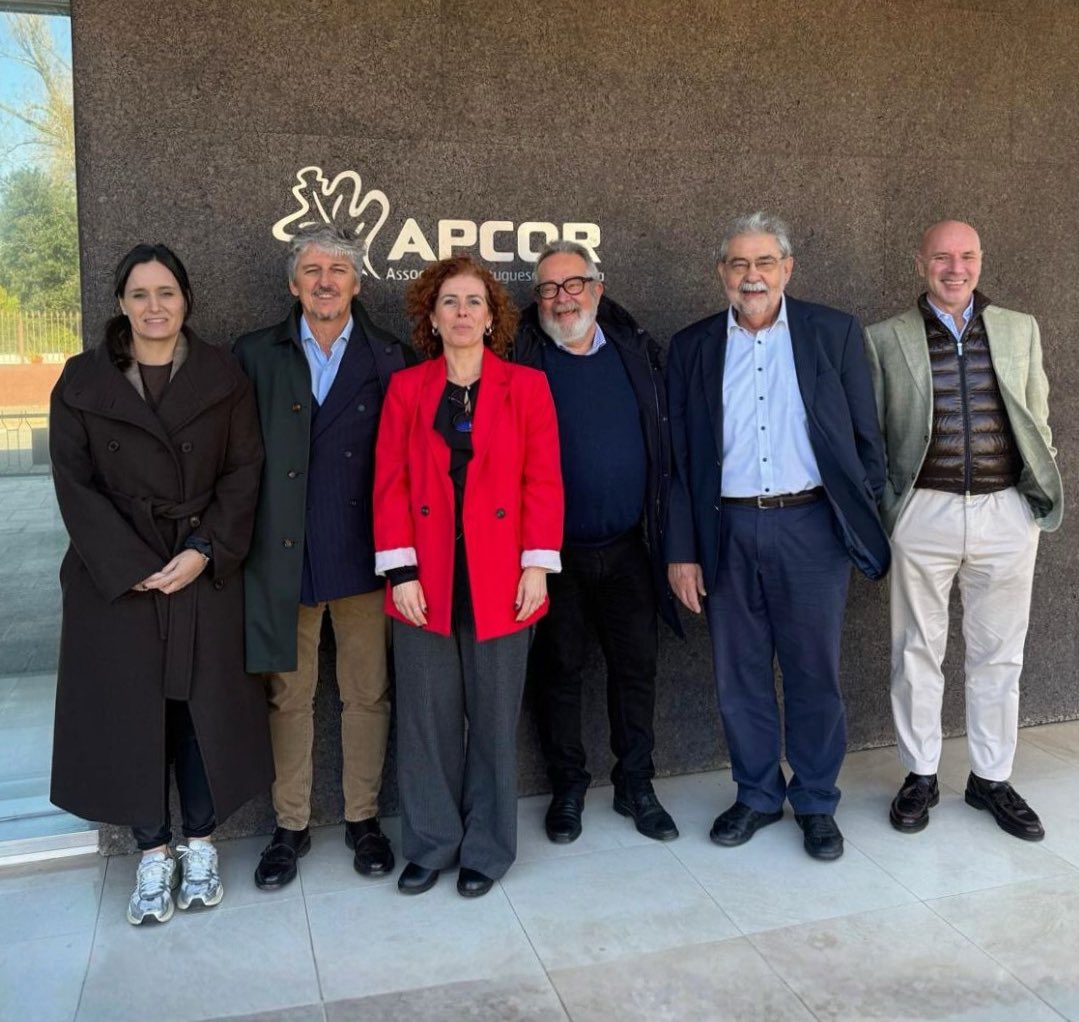 Joan J. Puig, president d’<a href="/AECORK/">AECORK</a> i de CELiège, i la directora de l’<a href="/ICSuro/">ICSuro</a>, <a href="/AlbaBalcells/">Alba Balcells</a>, han assistit a la reunió de la Confederació Europea del Suro (CELiège), l’espai on el sector surer europeu coordina estratègies i projectes compartits,