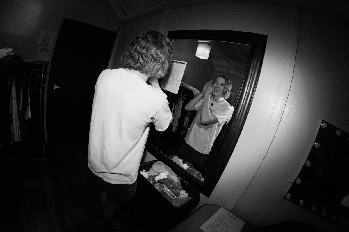 PLAYED NATURAL BLUE, EASY TO HATE, AND RARE LAST NIGHT - WHICH ONES AM I SAVING FOR THE END OF TOUR? SEND THREATS BELOW. BOSTON TOMORROW.

11/20 BOSTON
11/22 SAYREVILLE
11/23 TORONTO 
11/25 PITTSBURGH
11/26 DETROIT
11/28 CHICAGO 

tickets: waterparksband.com/tour