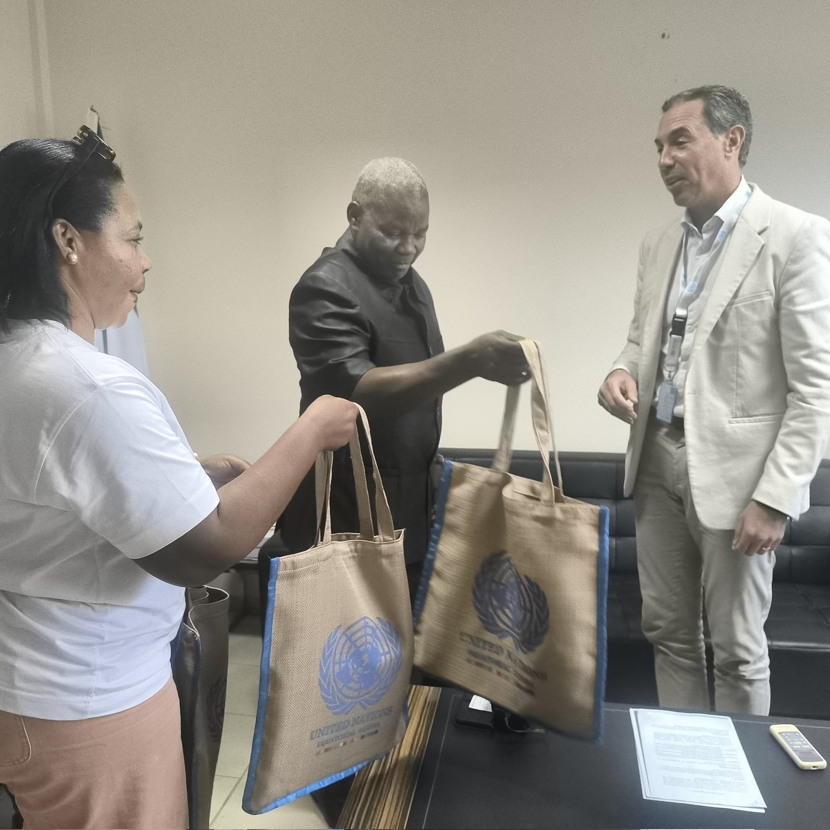 El equipo de @ONUGuineaEcuatorial visita cabeceras provinciales para escuchar, conectar y construir juntos con autoridades locales. La cooperación comienza con el diálogo. #MisiónUN #DesarrolloLocal #Multilateralismo