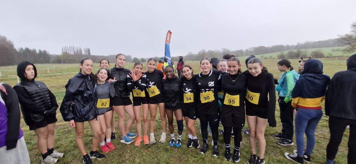ASBALZAC's tweet photo. CROSS UNSS @ASBALZAC à l'Aigle, félicitations à tous dans des conditions très difficiles 🌧 #crossUNSS #alençon https://t.co/T5O8ITysqJ
