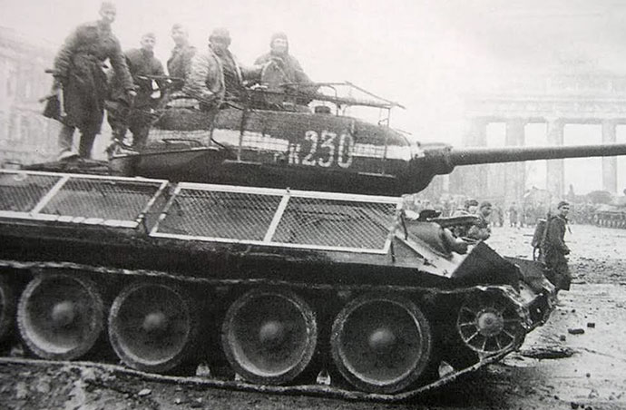 Tokkotai___'s tweet image. Ese no volaba, ni tenía guía &quot;man on the loop&quot; por fibra óptica.

Y las contramedidas llegaron muy muy rápido.

Con esto, llevamos casi dos años sin nada realmente efectivo contra los FPV