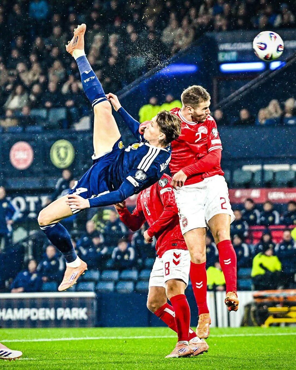 aitchybhoy's tweet image. this photo will go diwn in history and #minty  has nailed it 😎💚 #mctominay #Scotland #WeAre26