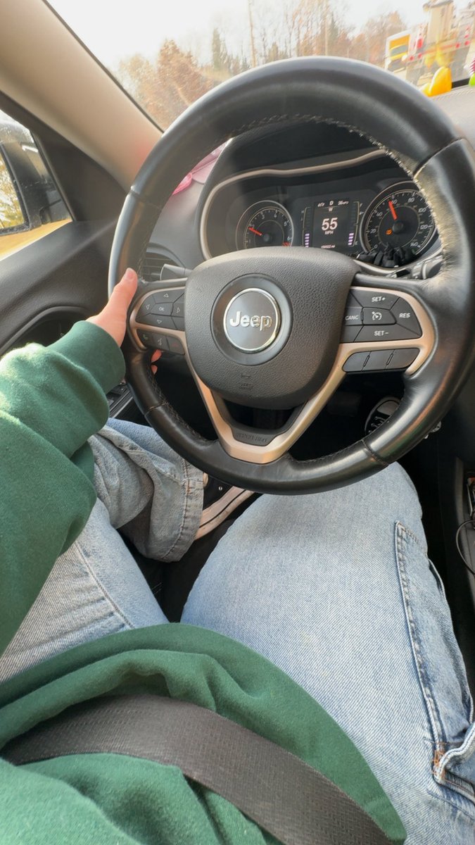 casteillvr's tweet image. in case you were ever wondering this is how i drive most of the time