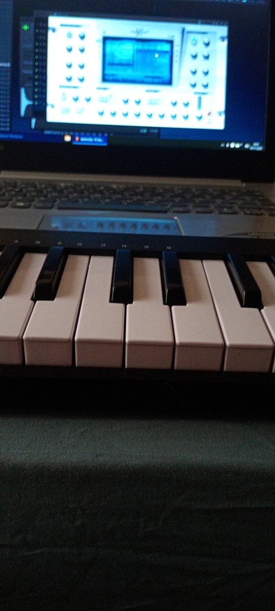 usando el Studio y vst virtuales . 🎹🎹🎹