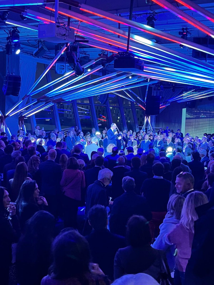 À la soirée des maires et des élus locaux <a href="/HorizonsLeParti/">Horizons</a> dans le cadre du <a href="/salondesmaires/">Salon des Maires et des Collectivités</a>.

Un rendez-vous incontournable pour échanger sur les réalités du terrain, partager les bonnes pratiques et les idées qui nous animent au quotidien.

<a href="/EPhilippe_LH/">Edouard Philippe</a>