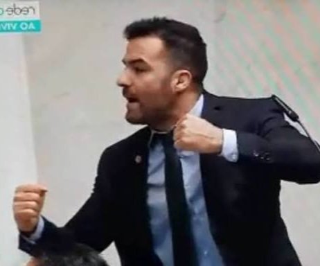 JoaquinTeixeira's tweet image. A Luta do Século 🥊
Façam suas apostas!