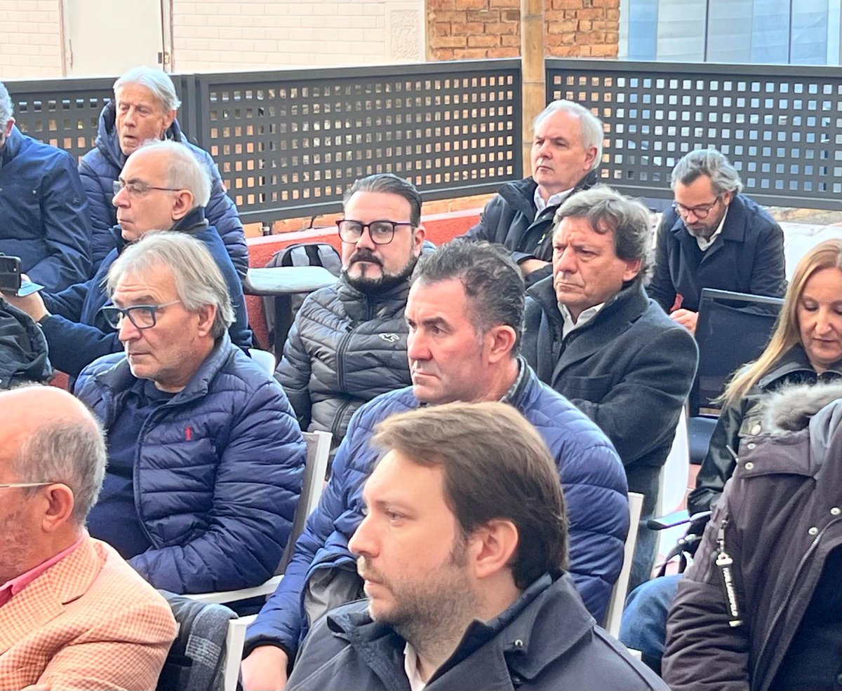 441 clubs marquen el camí del canvi a la <a href="/FCF_CAT/">Federació Catalana de Futbol</a>

La pèssima gestió de Soteras condueix als clubs a sol·licitar una Assemblea

@jbagusti@UEO1921,Lluís Fàbregas <a href="/NASTICTARRAGONA/">NÀSTIC DE TARRAGONA</a> i Antonio Morales <a href="/FundacioGrama/">Fundació Esportiva Grama</a> escenifiquen les inquietuds del #futbolcat  

futbolcatalunya.com/441-clubs-marq…
