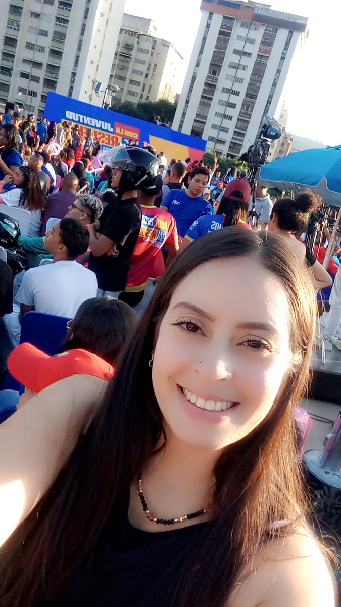 Diaznanyo's tweet image. La verdad de Venezuela es una sola, tenemos Patria y seguiremos teniendo Patria 🇻🇪✊🏻

#ComunaONada