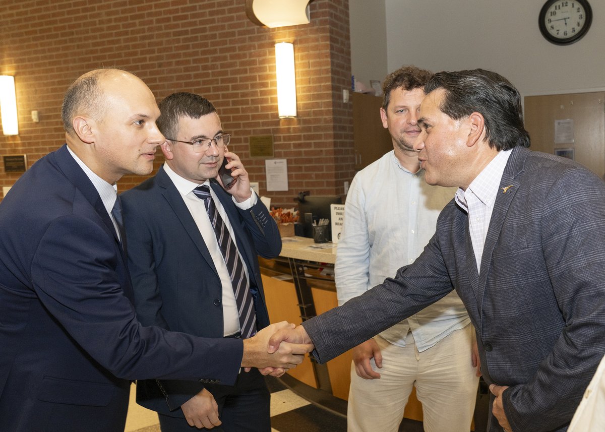 UNTHealth_TCOM's tweet image. Despite being ravaged by three years of war, a group of physicians from Ukraine was welcomed to @TheCenterTX , which is spearheaded by TCOM graduates Dr. Ray Page and Dr. Bibas Reddy. The physicians spent two weeks observing best practices to take home to Ukraine. Great work! 🇺🇦