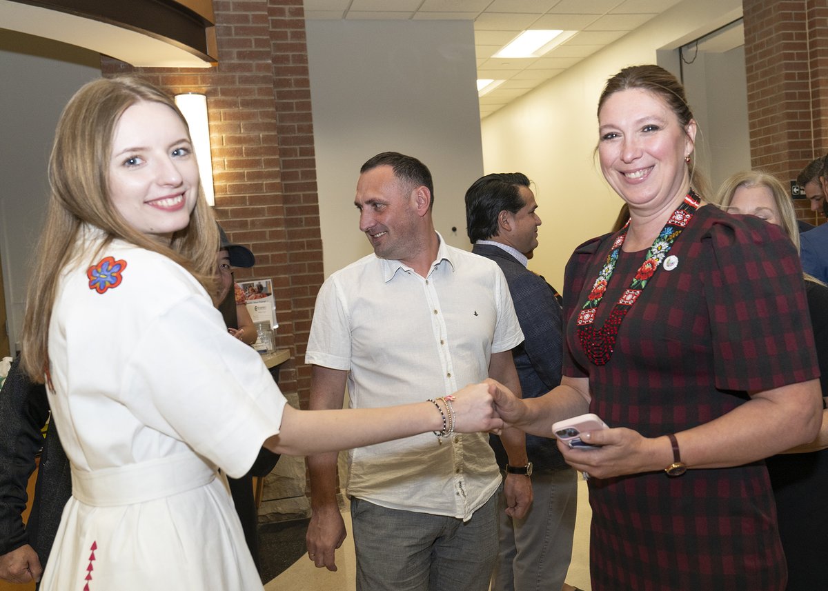 UNTHealth_TCOM's tweet image. Despite being ravaged by three years of war, a group of physicians from Ukraine was welcomed to @TheCenterTX , which is spearheaded by TCOM graduates Dr. Ray Page and Dr. Bibas Reddy. The physicians spent two weeks observing best practices to take home to Ukraine. Great work! 🇺🇦