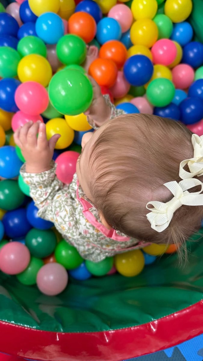 lrvesgo's tweet image. a mãozinha com baba aiiii mãezinha que bebê mais linda 😭😭😭