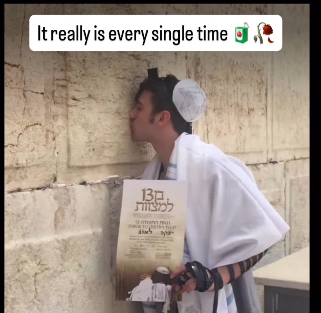 Scriptkeep17's tweet image. Jake Langy, what&apos;s you doing at the wall bro?? 
Agents operators. 
We Psyop Slaying out here