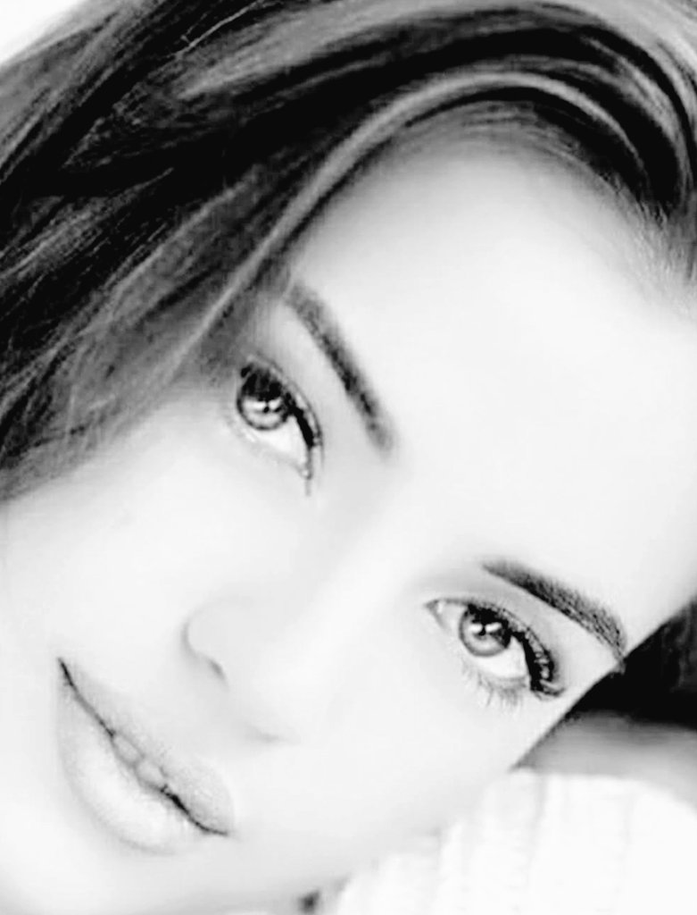 "Nunca digas palabras hirientes
Cuando estés de mal humor,
Porque tu mal humor pasará,
Pero las palabras quedarán como 
Cicatrices en el alma de quien 
Ofendiste."

                      --Benedetti--

Buenas noches 💫 a soñar bonito 💋

#FelizNoche #FelizJueves 🌹💫