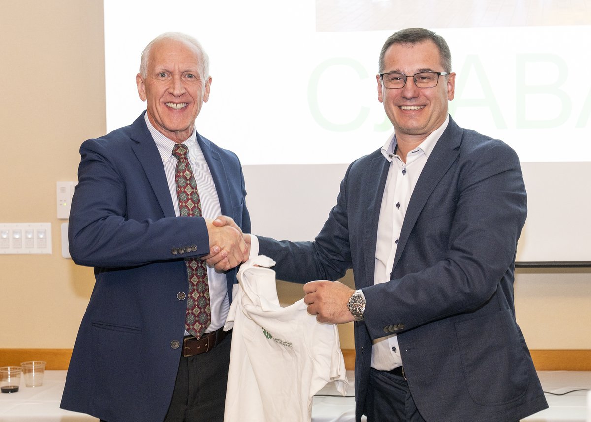 UNTHealth_TCOM's tweet image. Despite being ravaged by three years of war, a group of physicians from Ukraine was welcomed to @TheCenterTX , which is spearheaded by TCOM graduates Dr. Ray Page and Dr. Bibas Reddy. The physicians spent two weeks observing best practices to take home to Ukraine. Great work! 🇺🇦