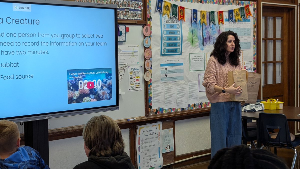 PhelpsCenter's tweet image. Ocean explorers drew random foods and habitats, then worked in teams to design a creature who could survive those conditions. #ChallengeWeek #TeamGifted