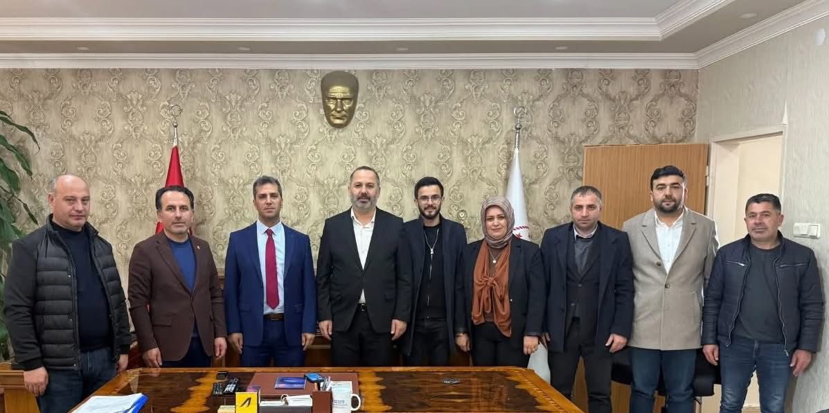 Kadın Kolları Başkanımız Gülten Özdemir, Merkez İlçe Başkanımız Aytaç Ulutaş, Gençlik Kolları Başkanımız Muhammed Gök, il ve merkez ilçe yönetim kurulu üyelerimiz ile birlikte, İl Defterdarımız Mustafa Çelik' i ziyaret ettik.

Nazik misafirperverliği için Sn.Mustafa Çelik’e