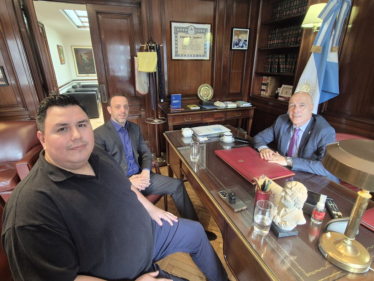 Me reuní con Jonás Torrico y Pablo Dono, autoridades de la Asociación Argentina de Contribuyentes.

Durante el encuentro analizamos la importante determinación del Gobierno Nacional para eliminar impuestos que frenan el desarrollo.
 
#TeQuieroSanLuis 
#TeQuieroArgentina