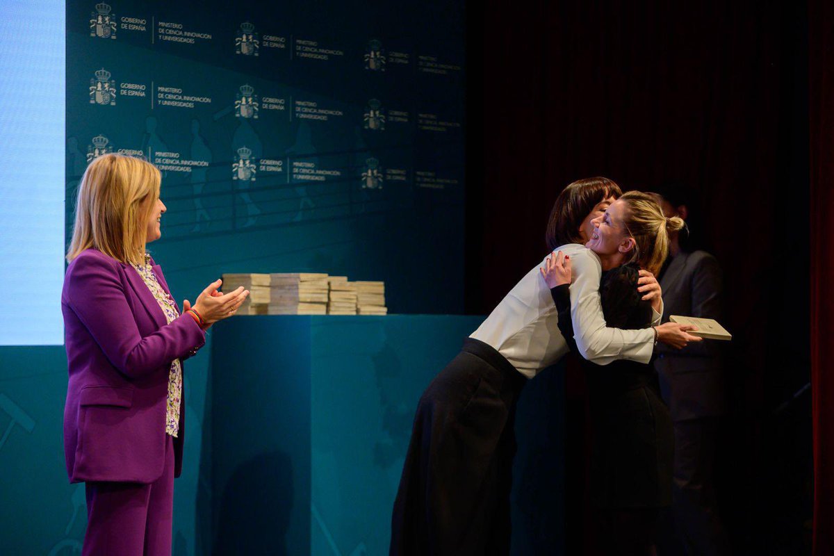 CienciaGob's tweet image. ✅@cienciagob homenajea a la comunidad científica en el primer aniversario de la Dana
 
🗣️”Es un homenaje a quienes han estado, están y estarán en la reconstrucción, apoyándose en la evidencia científica, la investigación y las soluciones innovadoras”.

ciencia.gob.es/Noticias/2025/…