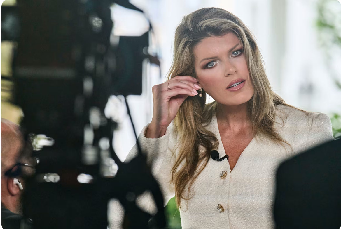 acnewsitics's tweet image. Trump&apos;s handpicked US attorney Lindsey Halligan&apos;s career is hanging by a G-string. We thought Habba was the dumbest. Then came this chick.