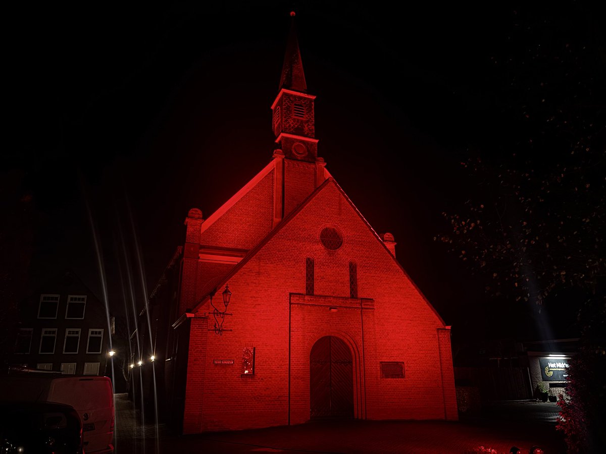 DerkBoswijk's tweet image. Wereldwijd worden vandaag kerken rood verlicht om aandacht te vragen voor christenvervolging. Zo ook in mijn dorp.